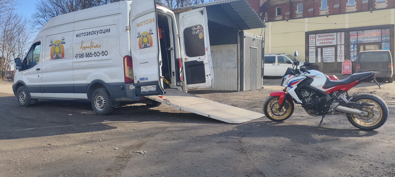 Эвакуация и перевозка мотоцикла в Воронеж из Санкт-Петербурга Погрузка мотоцикла в мотоэвакуатор