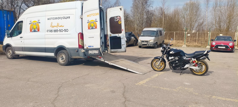 Эвакуация и перевозка мотоцикла в Краснодар из Санкт-Петербурга Погрузка мотоцикла в мотоэвакуатора