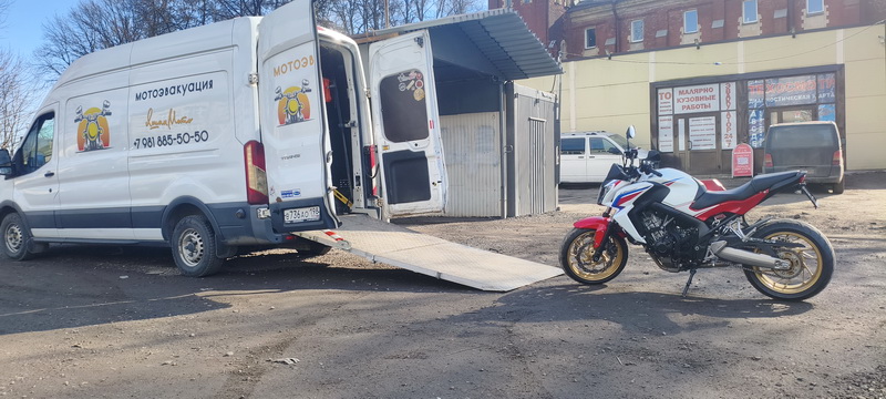 Крепление мотоцикла в кузове мотоэвакуатора