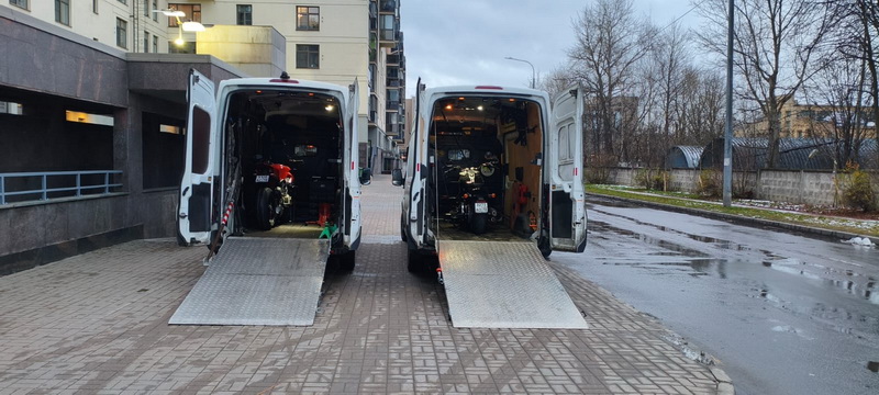 Эвакуация и перевозка мотоцикла в Мурманск из Санкт-Петербурга Погрузка мотоциклов в мотоэвакуаторы «ЯшинМото»